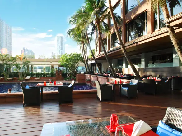 20112 Exterior View Poolside