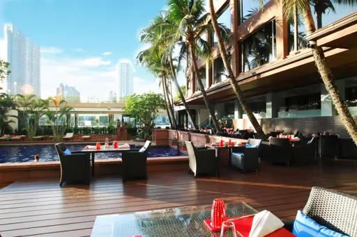 20112 Exterior View Poolside