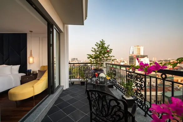Suite Balcony City View
