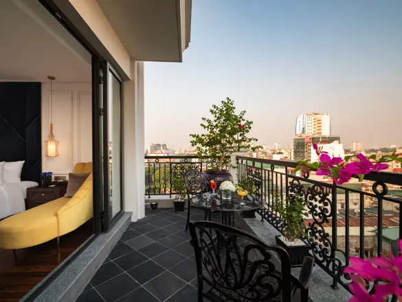 Suite Balcony City View