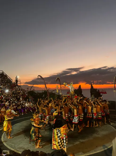 Uluwatu temple, kecak dance.png