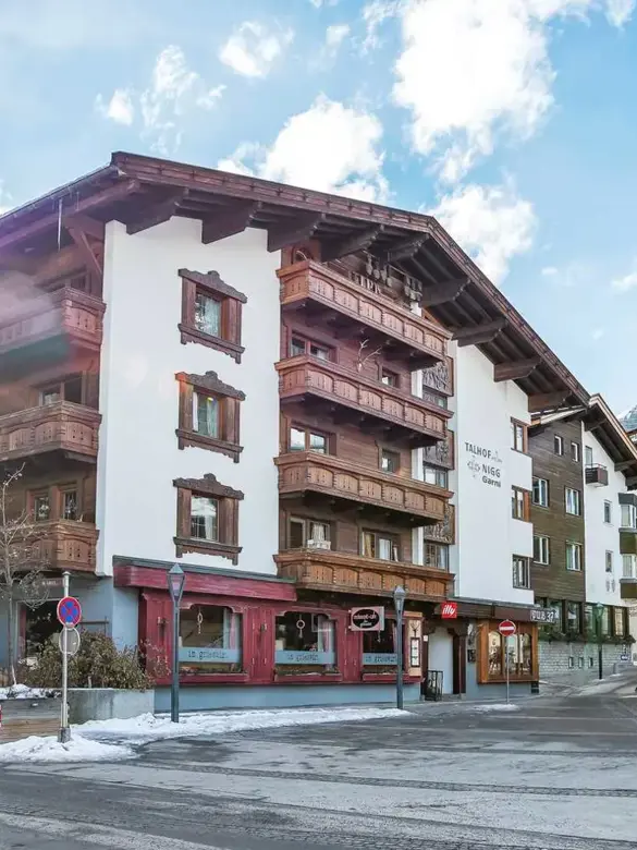 Heart_Hotel-Talhof-Nigg.webp