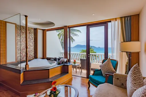 Ocean Jacuzzi Suite 4