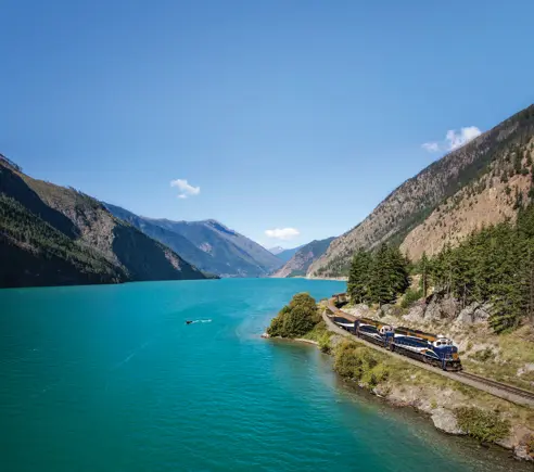 Togrejser med Rocky Mountaineer toget i det vestlige Canada