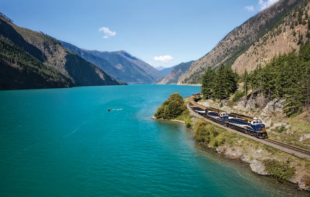 Togrejser med Rocky Mountaineer toget i det vestlige Canada