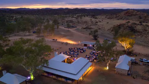 Australien The Ghan Expedition Telegraph Station Dinner