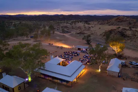 Australien The Ghan Expedition Telegraph Station Dinner