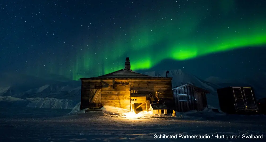 Northern Lights Evening At Camp Barentz Hgr 164573 1125X600 (1)