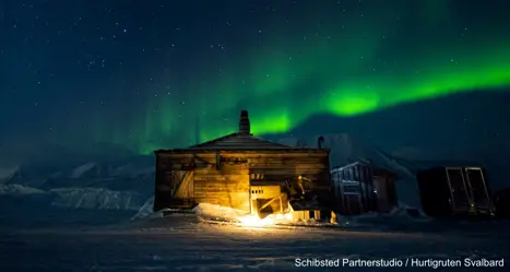 Northern Lights Evening At Camp Barentz Hgr 164573 1125X600 (1)