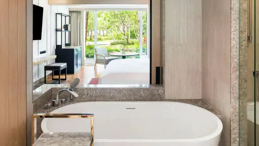 Deluxe Pool Access Bathroom