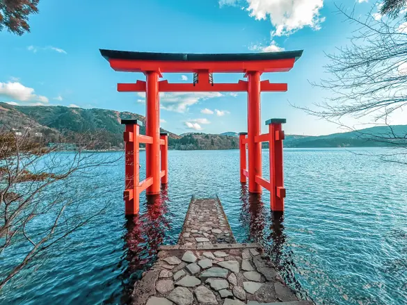 Torii Hakone Shrine ved Lake Ashi