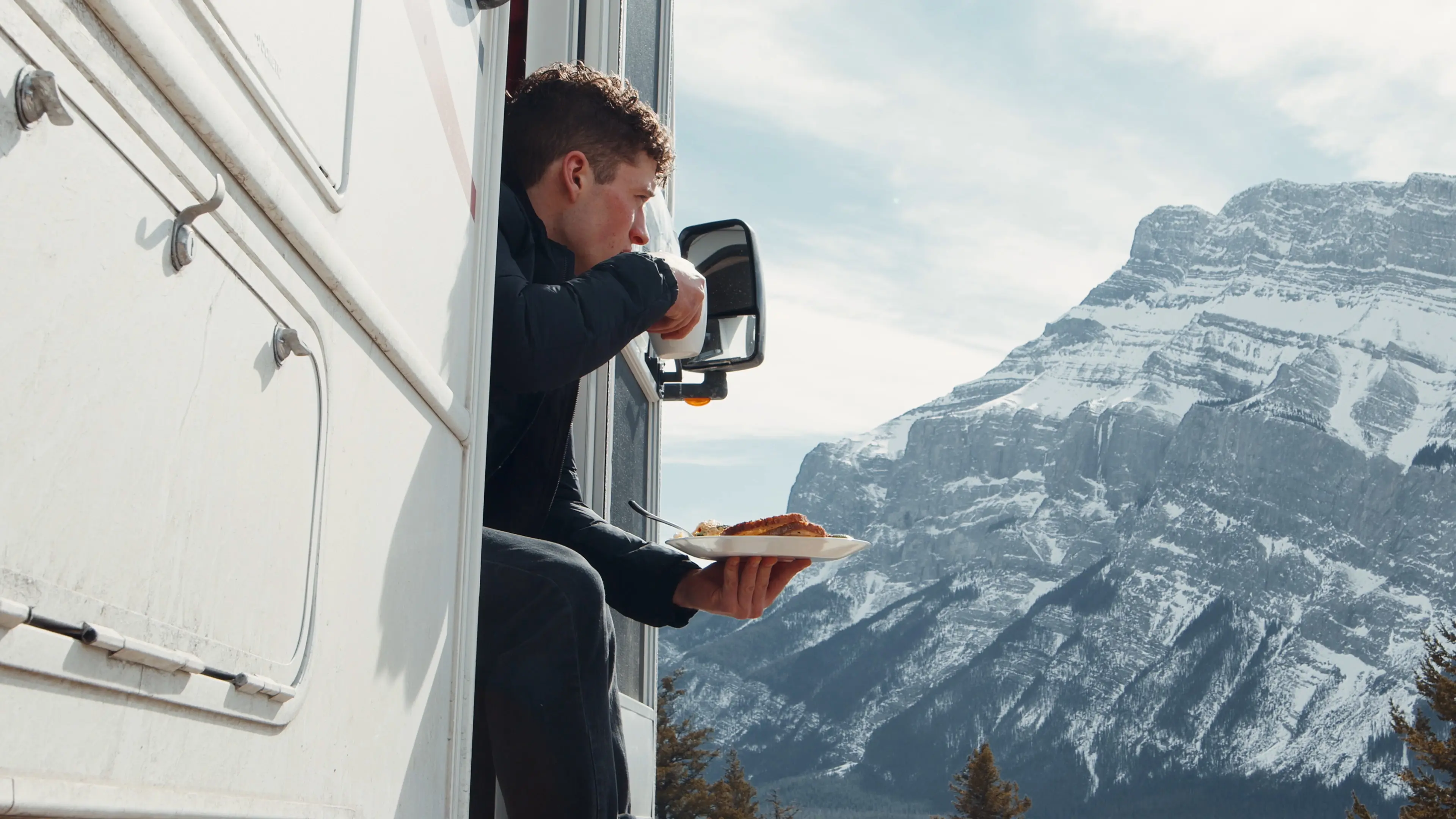 Maxi Motorhome MHA Winter Enjoying The Scenery