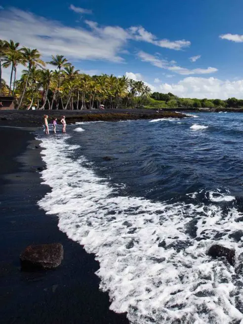 punaluu-black-sand-beach-big-island-kopi.jpg