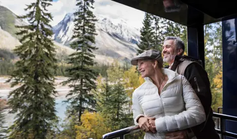 RM18 Onboard Goldleaf Service Platform - Rocky Mountaineer
