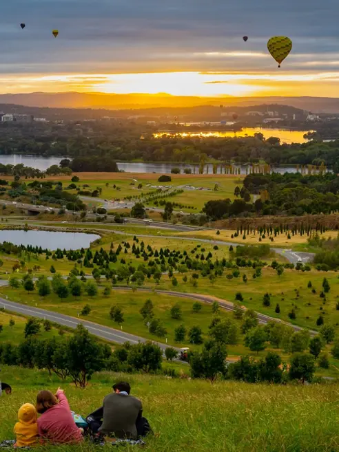 Udsigt over Canberra med luftballoner