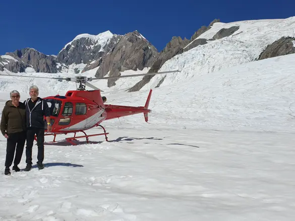 Dansk familie på gletsjer med helikopter i New Zealand