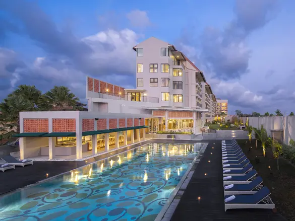 Swimming Pool Eastin Ashta Canggu Resort Bali (7)