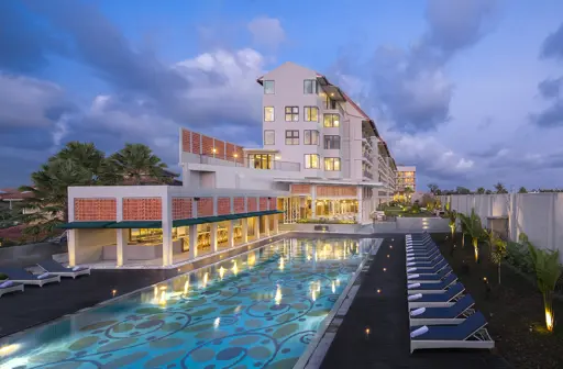 Swimming Pool Eastin Ashta Canggu Resort Bali (7)