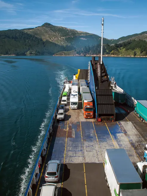 Færgeoverfart mellem Nord- og Sydøen i New Zealand