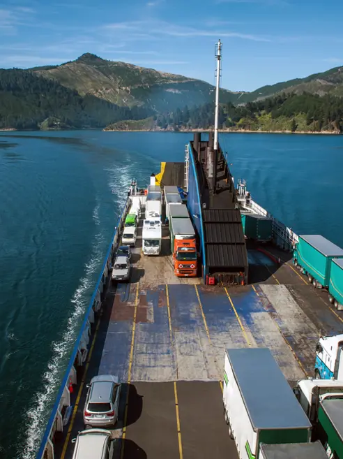 Færgeoverfart mellem Nord- og Sydøen i New Zealand