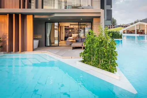 Pool Access Grand Seaview 06