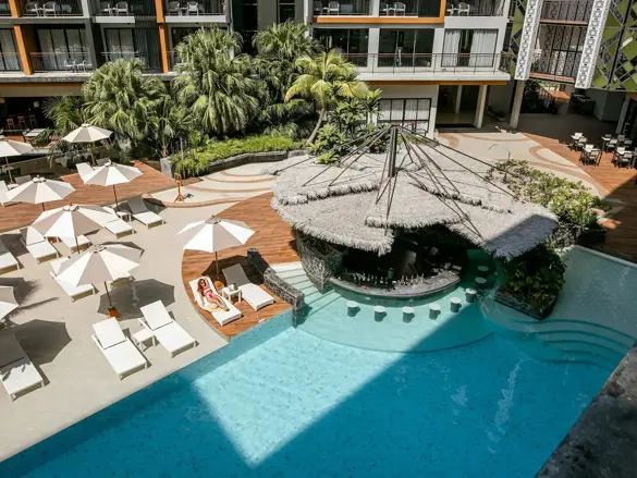 Cocktails Krabi Swim Up Pool Bar