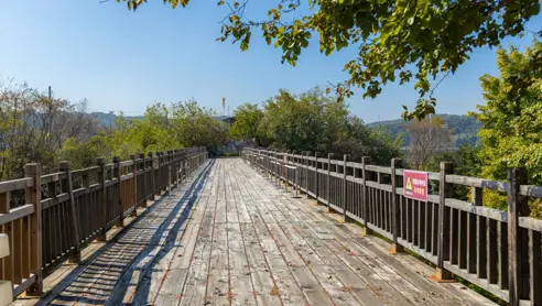 Historisk bro ved den koreanske demilitariserede zone (DMZ)