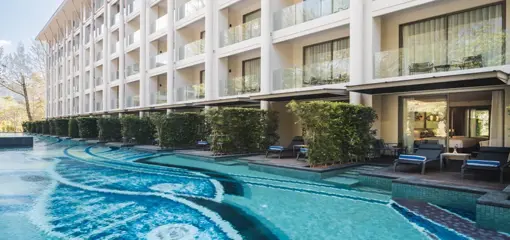 DELUXE POOL ACCESS ROOM