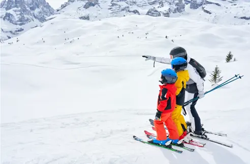 Familie på skiferie