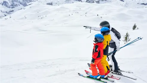 Familie på skiferie