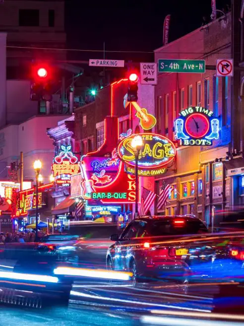 rejseplan-sydstaterne-nashville-honky-tonk-highway-neon-lights.jpg
