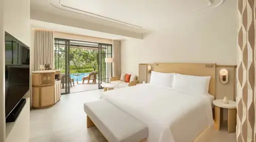 05 Crs Deluxe Pool Access