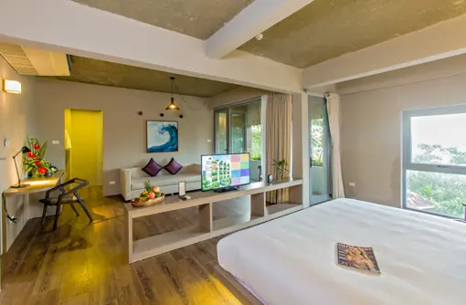 5.Suite Pool View